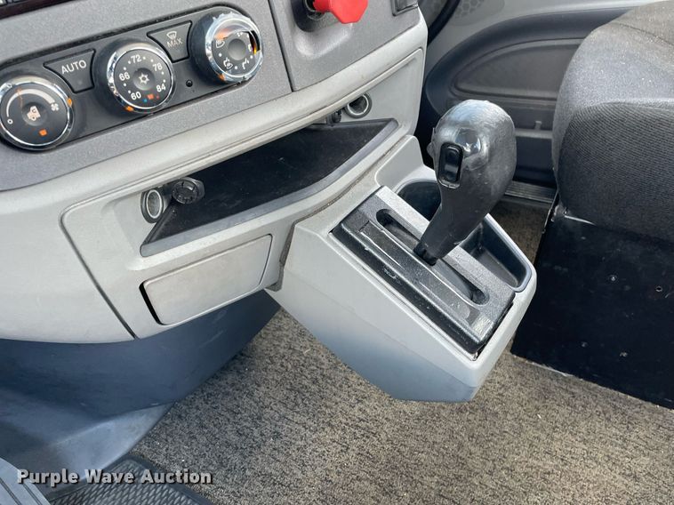 image for item DL3860 2016 Peterbilt 579  semi truck