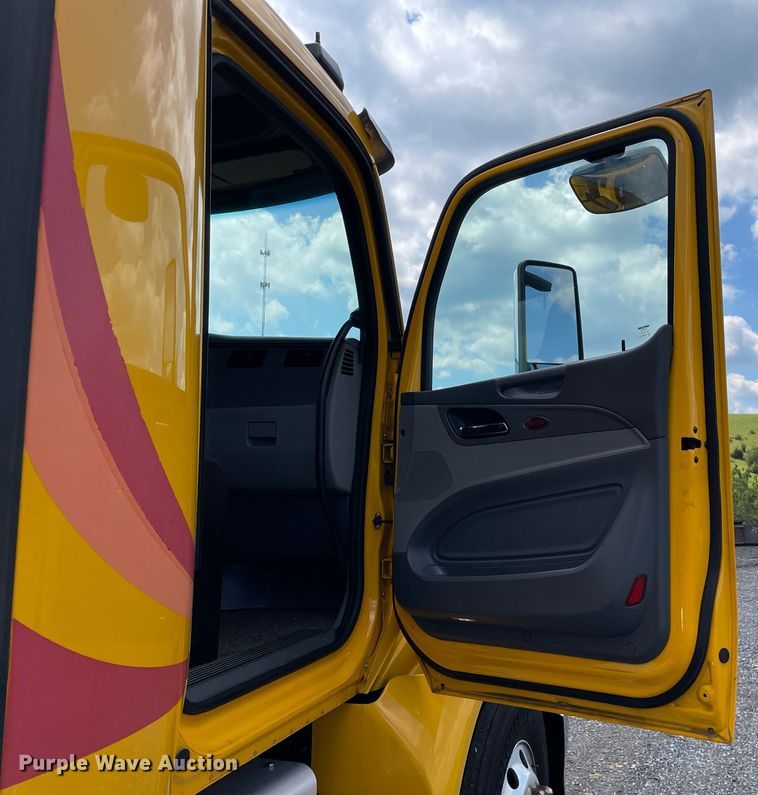 image for item DL3860 2016 Peterbilt 579  semi truck