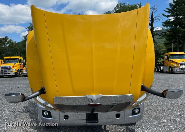 image for item DL3860 2016 Peterbilt 579  semi truck