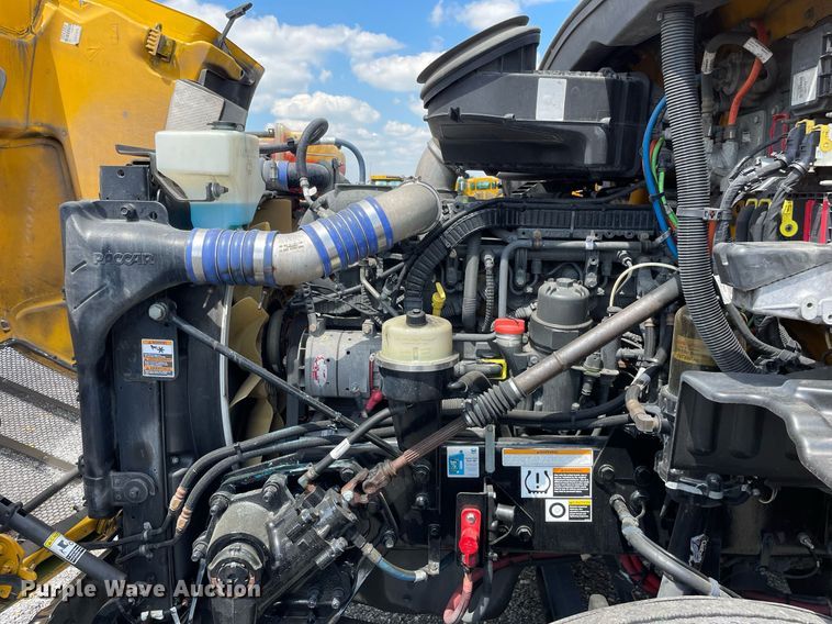 image for item DL3860 2016 Peterbilt 579  semi truck