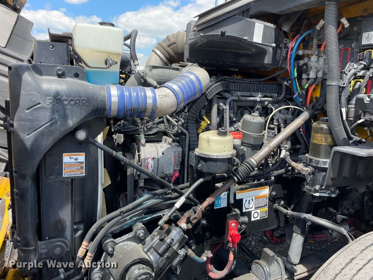 image for item DL3860 2016 Peterbilt 579  semi truck