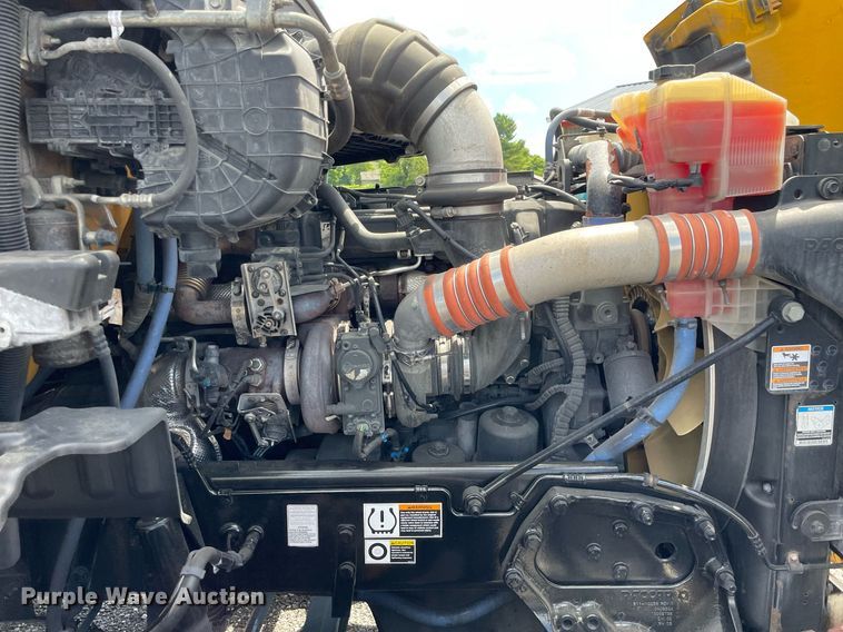 image for item DL3860 2016 Peterbilt 579  semi truck