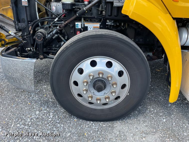 image for item DL3860 2016 Peterbilt 579  semi truck