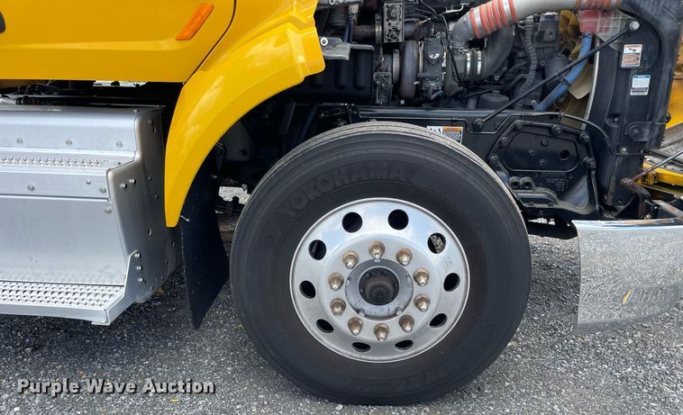 image for item DL3860 2016 Peterbilt 579  semi truck