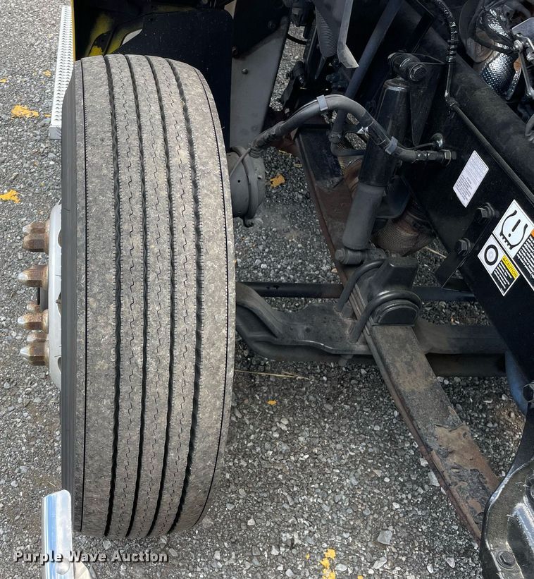 image for item DL3860 2016 Peterbilt 579  semi truck