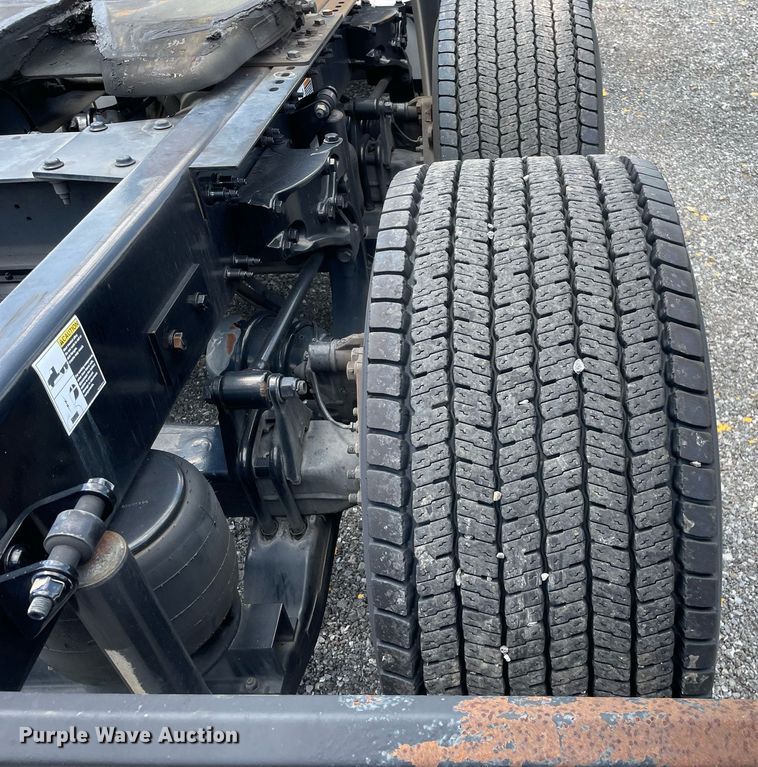 image for item DL3860 2016 Peterbilt 579  semi truck