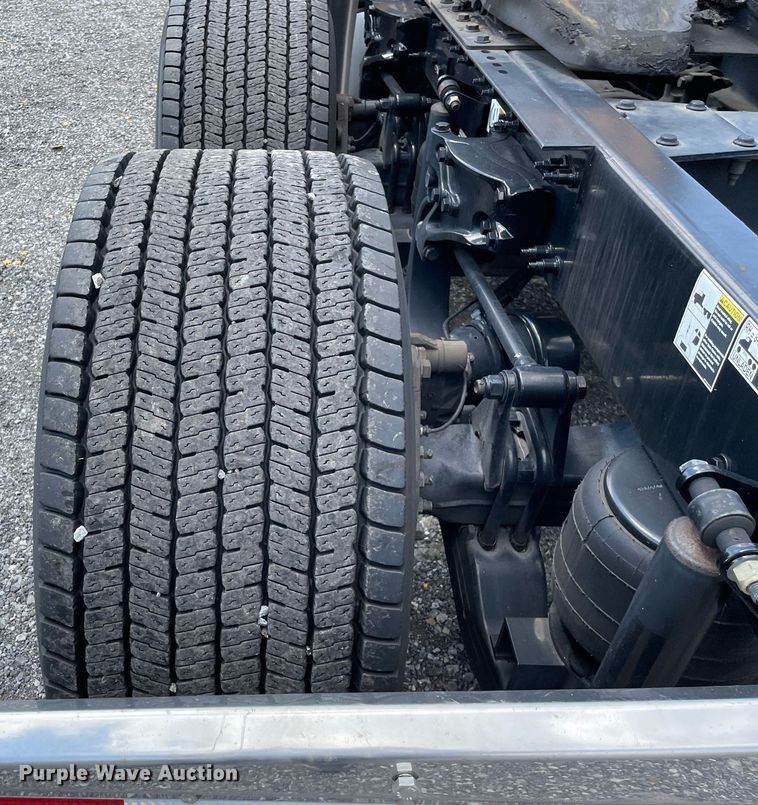 image for item DL3860 2016 Peterbilt 579  semi truck