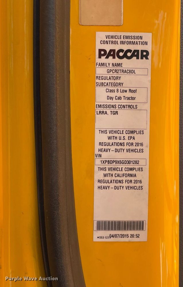 image for item DL3860 2016 Peterbilt 579  semi truck