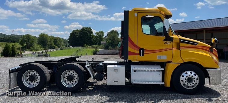 image for item DL3861 2020 Freightliner Cascadia 126  semi truck