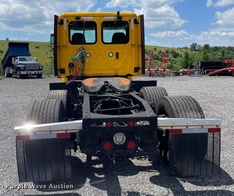 image for item DL3861 2020 Freightliner Cascadia 126  semi truck