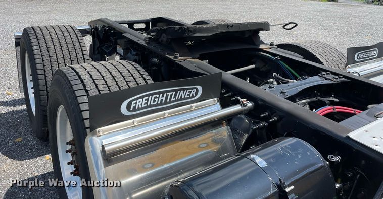 image for item DL3861 2020 Freightliner Cascadia 126  semi truck