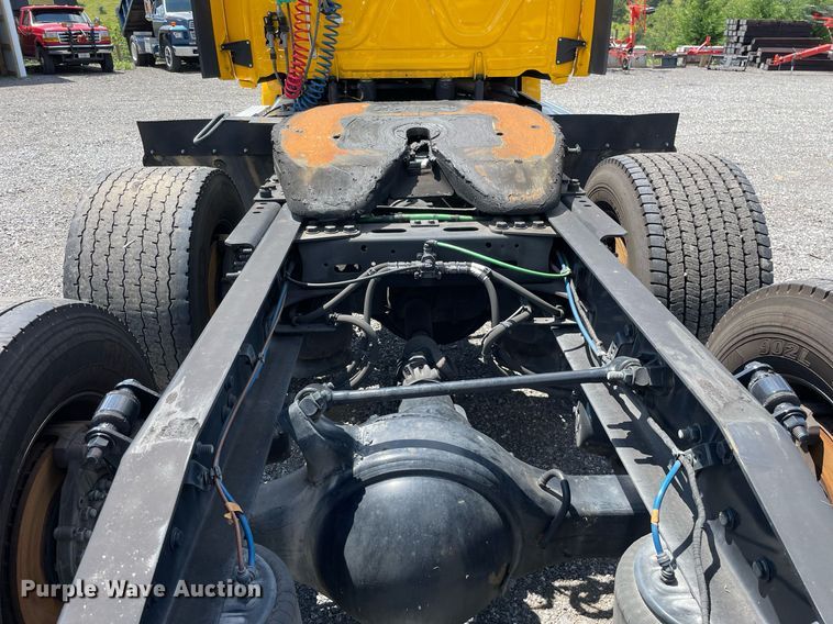 image for item DL3861 2020 Freightliner Cascadia 126  semi truck