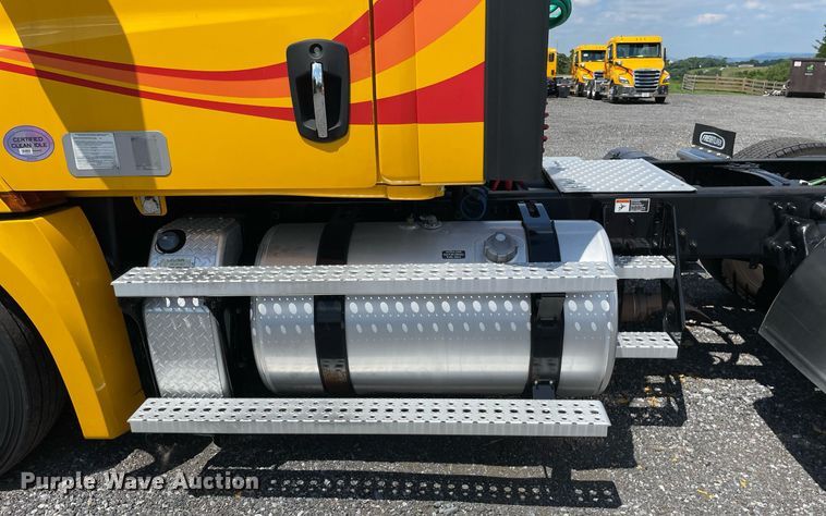 image for item DL3861 2020 Freightliner Cascadia 126  semi truck