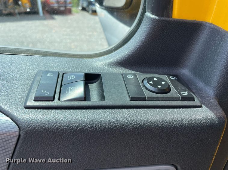 image for item DL3861 2020 Freightliner Cascadia 126  semi truck