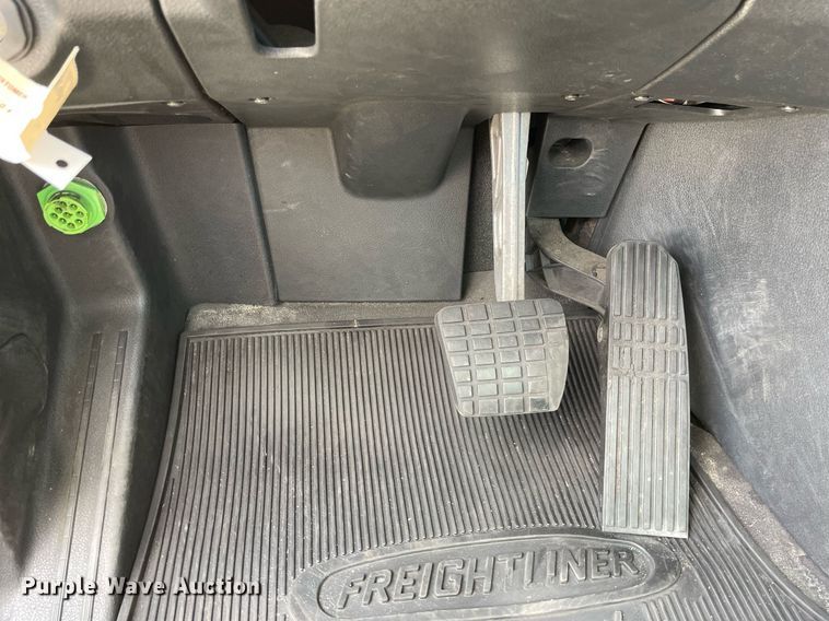 image for item DL3861 2020 Freightliner Cascadia 126  semi truck