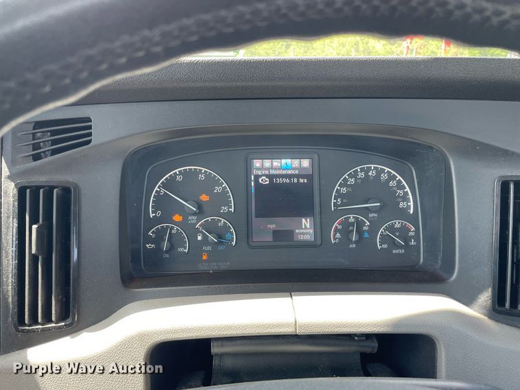 image for item DL3861 2020 Freightliner Cascadia 126  semi truck