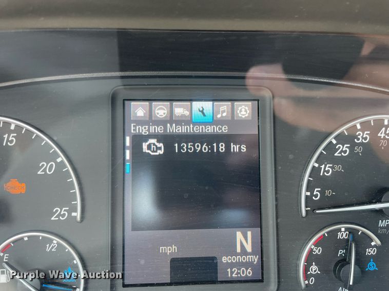 image for item DL3861 2020 Freightliner Cascadia 126  semi truck