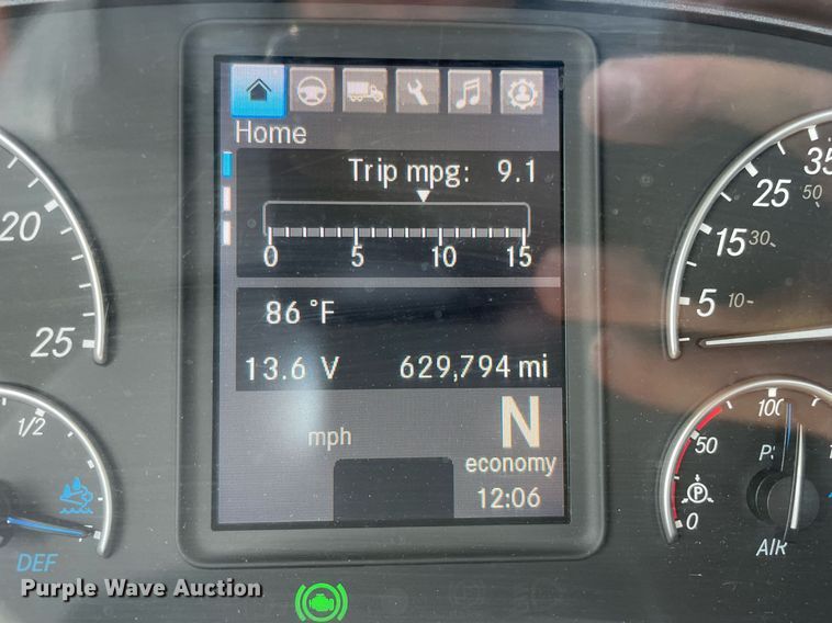 image for item DL3861 2020 Freightliner Cascadia 126  semi truck