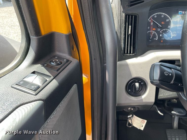 image for item DL3861 2020 Freightliner Cascadia 126  semi truck