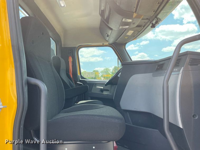 image for item DL3861 2020 Freightliner Cascadia 126  semi truck