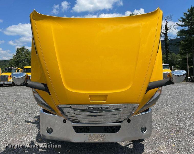 image for item DL3861 2020 Freightliner Cascadia 126  semi truck