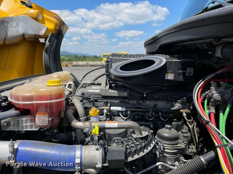 image for item DL3861 2020 Freightliner Cascadia 126  semi truck