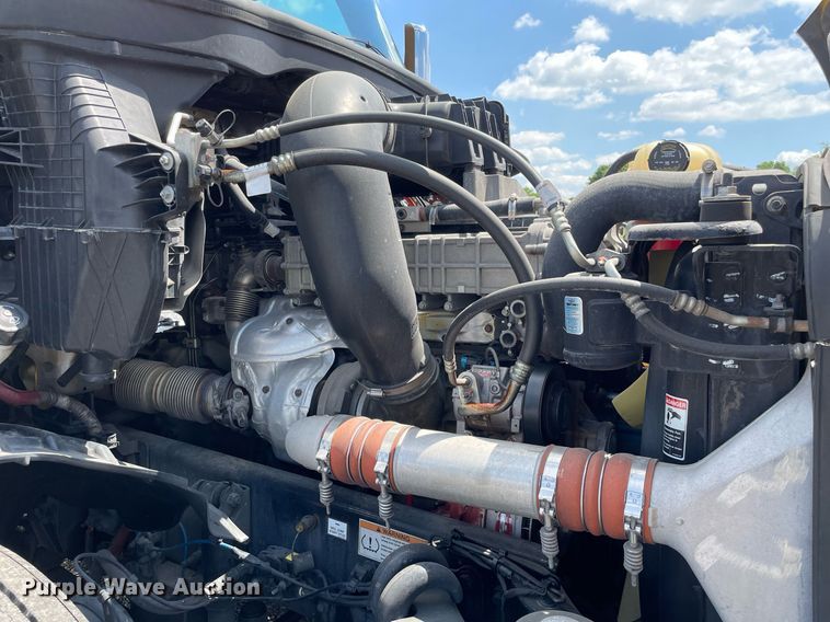 image for item DL3861 2020 Freightliner Cascadia 126  semi truck