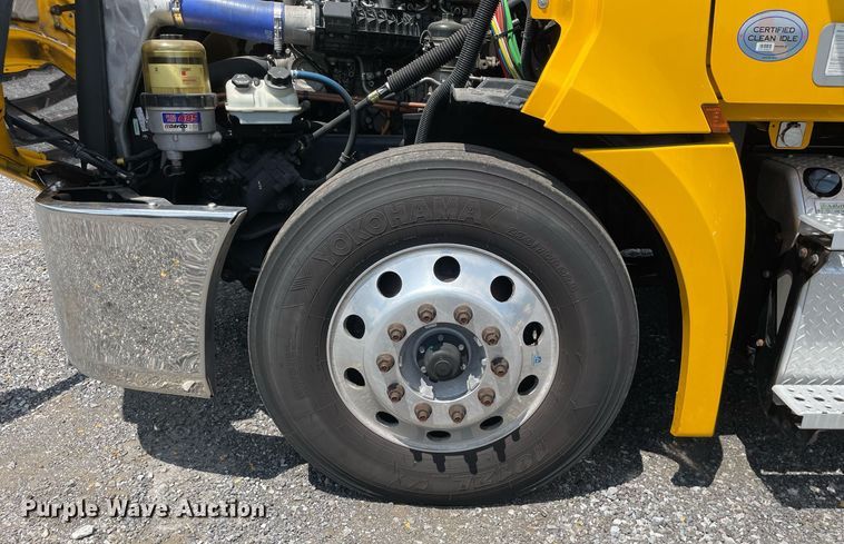 image for item DL3861 2020 Freightliner Cascadia 126  semi truck