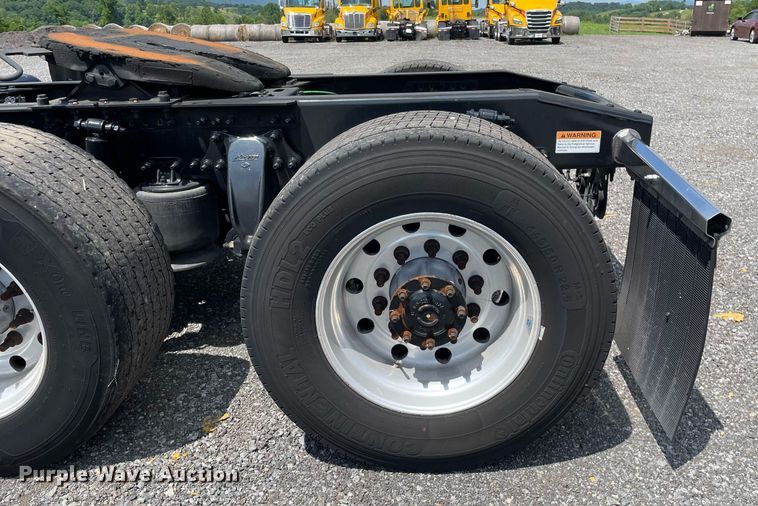 image for item DL3861 2020 Freightliner Cascadia 126  semi truck