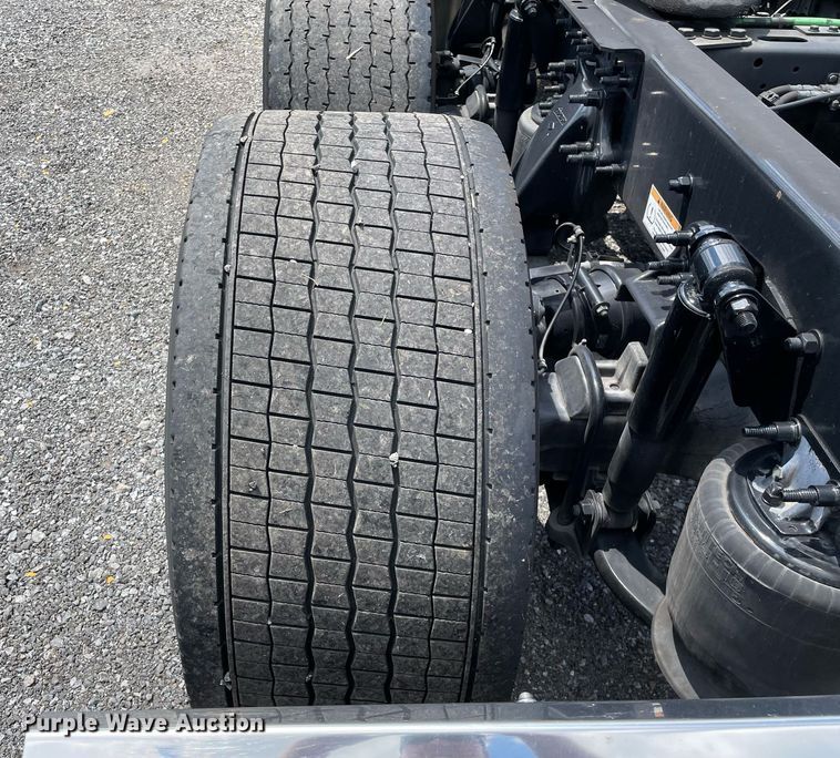 image for item DL3861 2020 Freightliner Cascadia 126  semi truck