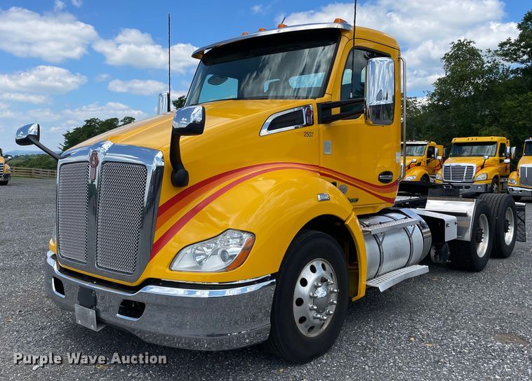 image for item DL3862 2019 Kenworth T680  semi truck