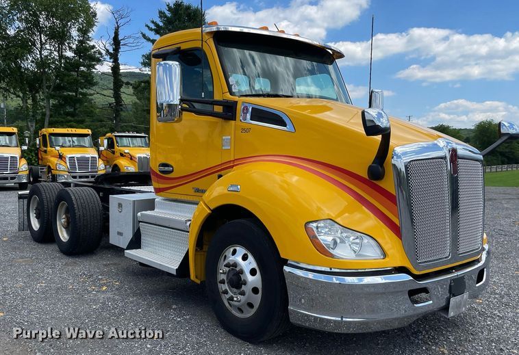 image for item DL3862 2019 Kenworth T680  semi truck