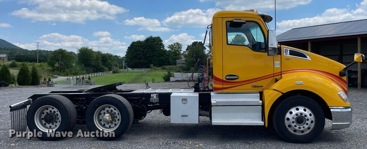 image for item DL3862 2019 Kenworth T680  semi truck