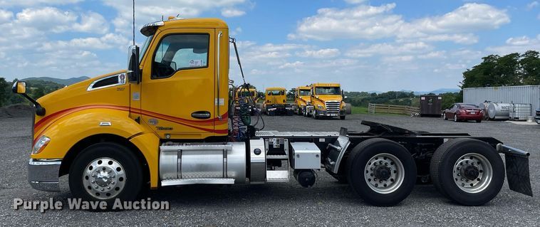 image for item DL3862 2019 Kenworth T680  semi truck