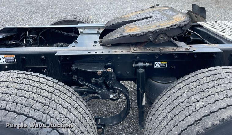 image for item DL3862 2019 Kenworth T680  semi truck