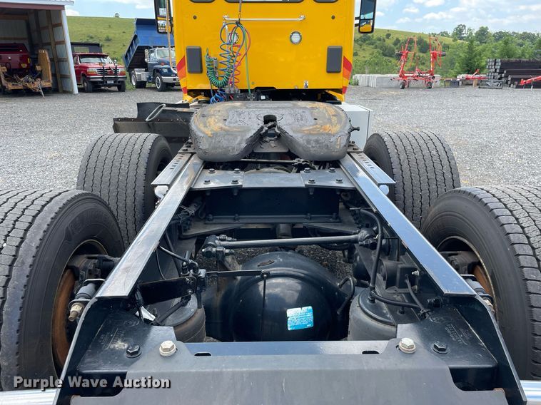 image for item DL3862 2019 Kenworth T680  semi truck