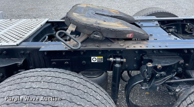 image for item DL3862 2019 Kenworth T680  semi truck