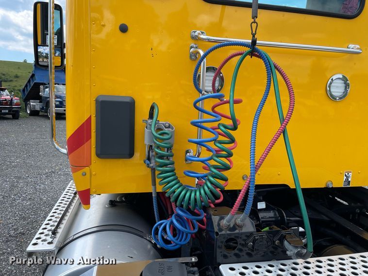 image for item DL3862 2019 Kenworth T680  semi truck