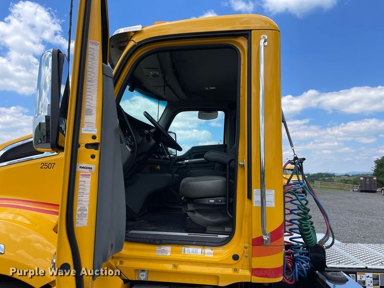 image for item DL3862 2019 Kenworth T680  semi truck