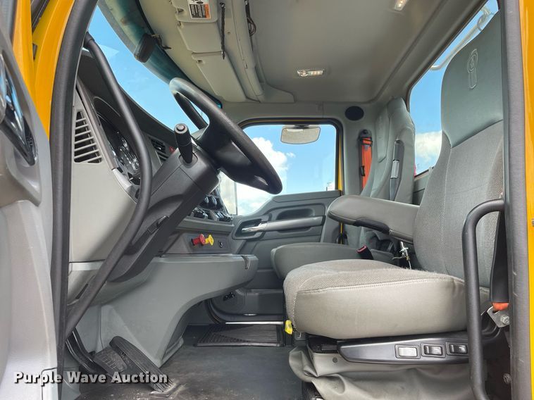 image for item DL3862 2019 Kenworth T680  semi truck