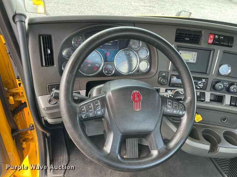 image for item DL3862 2019 Kenworth T680  semi truck