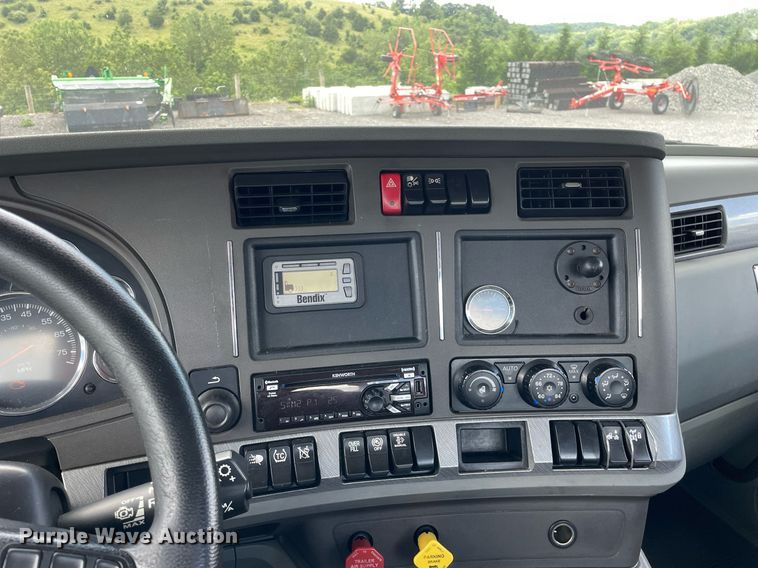 image for item DL3862 2019 Kenworth T680  semi truck