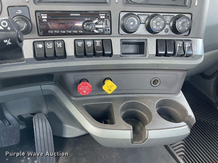 image for item DL3862 2019 Kenworth T680  semi truck