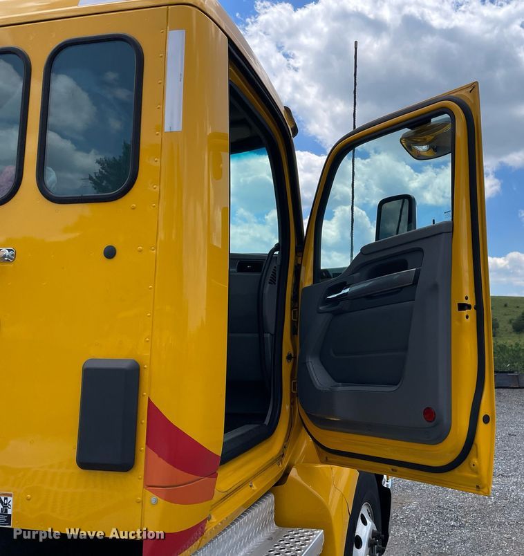 image for item DL3862 2019 Kenworth T680  semi truck