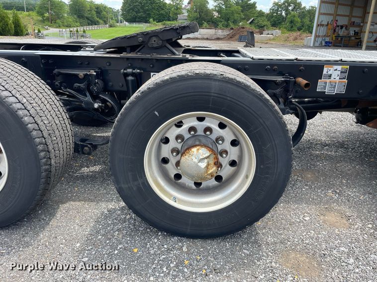 image for item DL3862 2019 Kenworth T680  semi truck