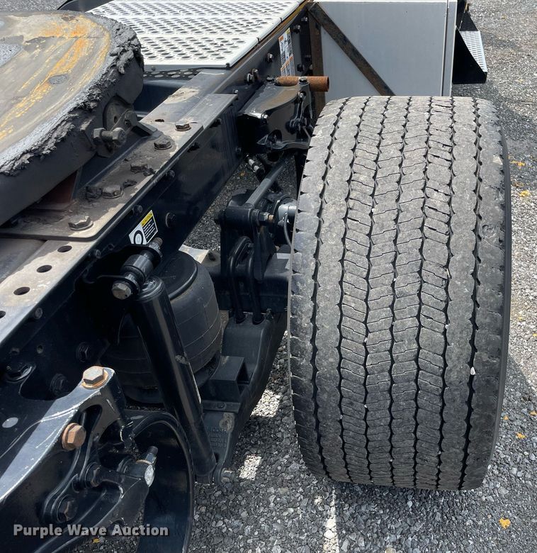 image for item DL3862 2019 Kenworth T680  semi truck