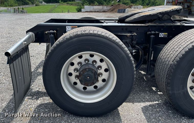 image for item DL3862 2019 Kenworth T680  semi truck