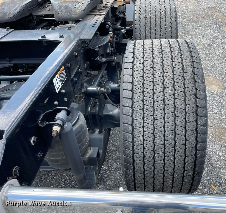 image for item DL3862 2019 Kenworth T680  semi truck