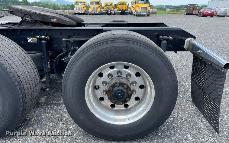 image for item DL3862 2019 Kenworth T680  semi truck