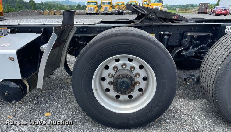 image for item DL3862 2019 Kenworth T680  semi truck